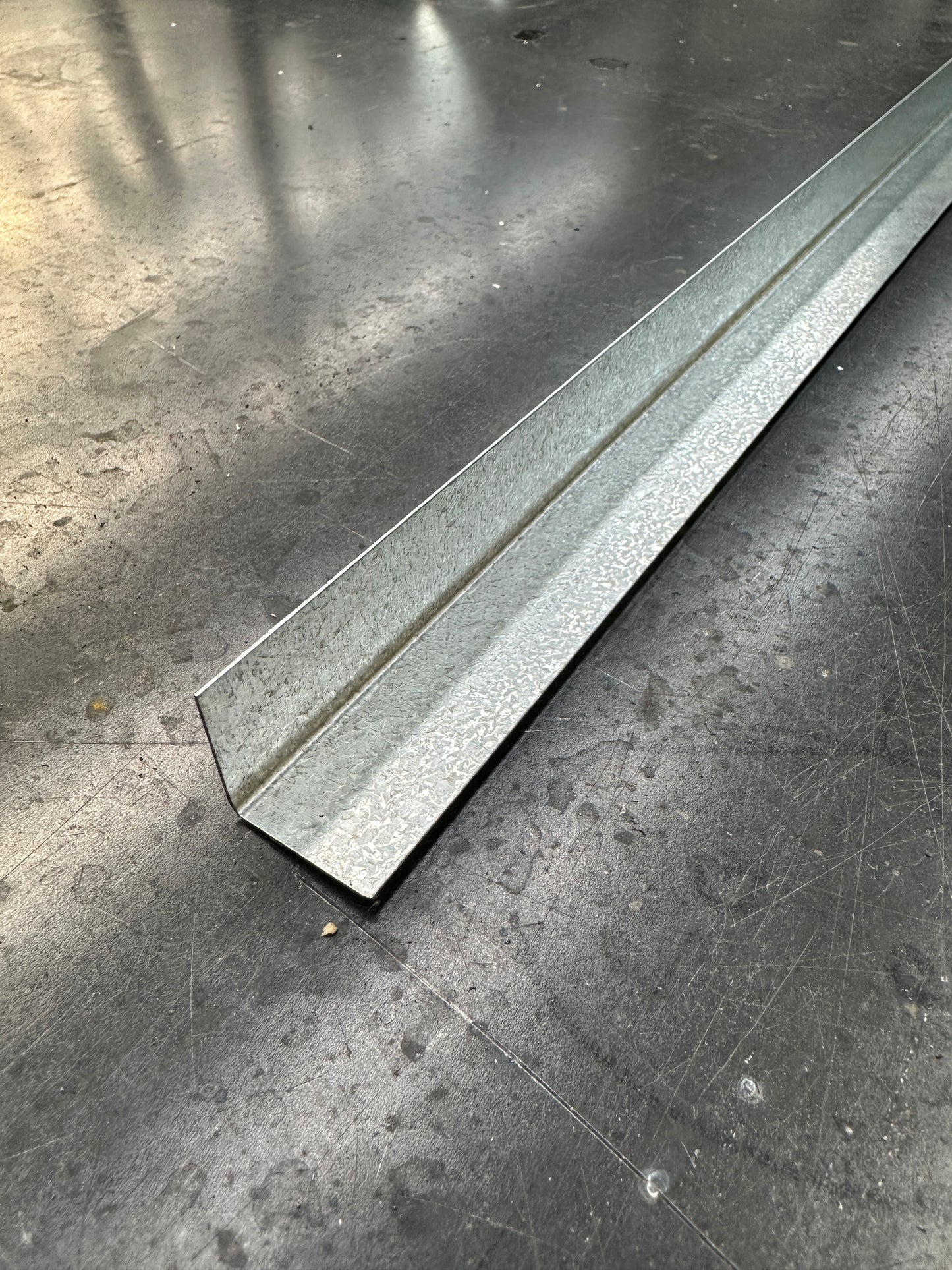 25mmx25mmx2400mm  90° Right Angle Flashing